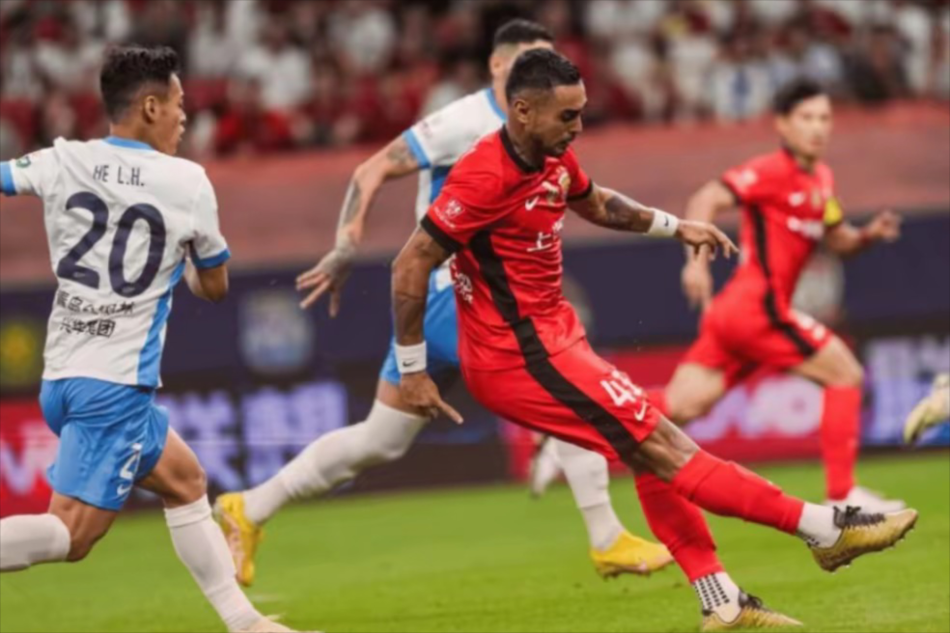 亚博娱乐-申花抢分成功，赢得一场胜利，保住积分榜前三位置的简单介绍